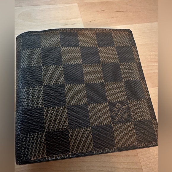 Men’s Louis Vuitton Damien Bifold Wallet - Picture 9 of 12